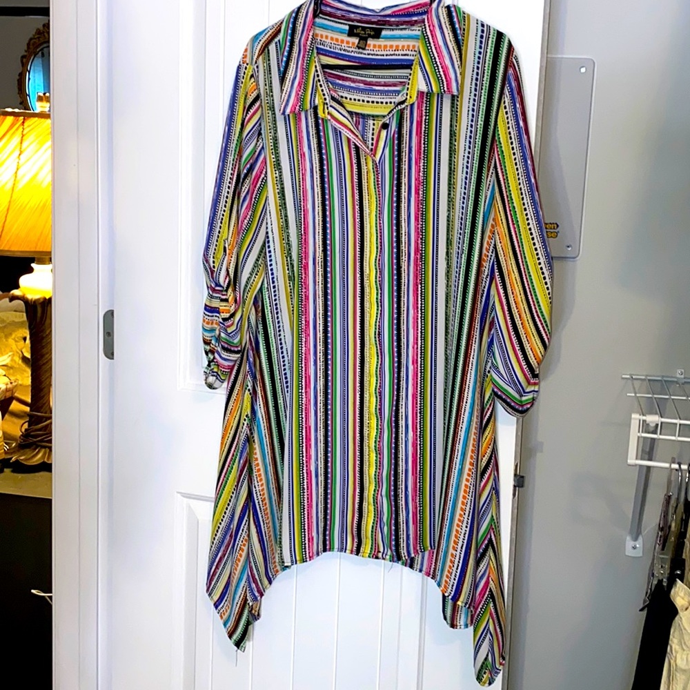 Melissa Paige 1x shark bite hem button up top